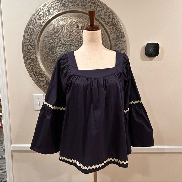 Vineyard Vines Ric Tac bell sleeve top in navy and white - Size M - Picture 2 of 10